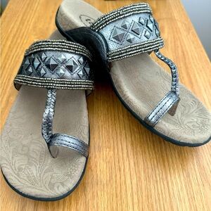 TAOS metallic sandals like new sz 7